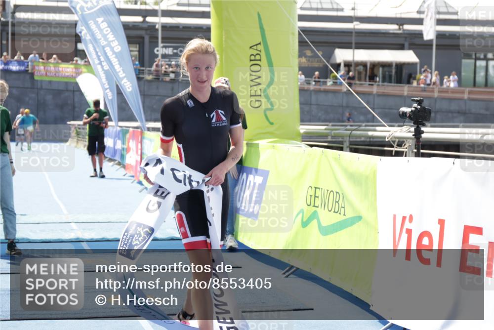10.08.2025 - GEWOBA Citytriathlon Bremen H.Heesch http://msf.ph/oto/8553405 10.08.2025 13:58:24 Ziel 916 meine-sportfotos.de