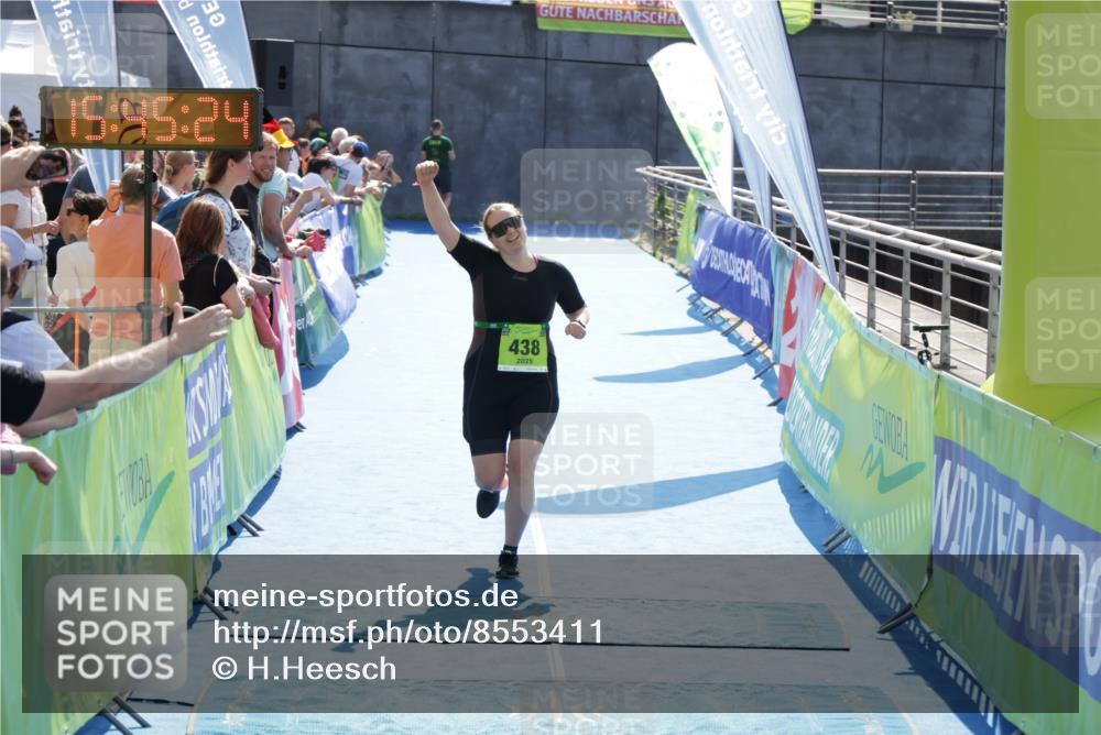 10.08.2025 - GEWOBA Citytriathlon Bremen H.Heesch http://msf.ph/oto/8553411 10.08.2025 15:45:28 Ziel 438 meine-sportfotos.de