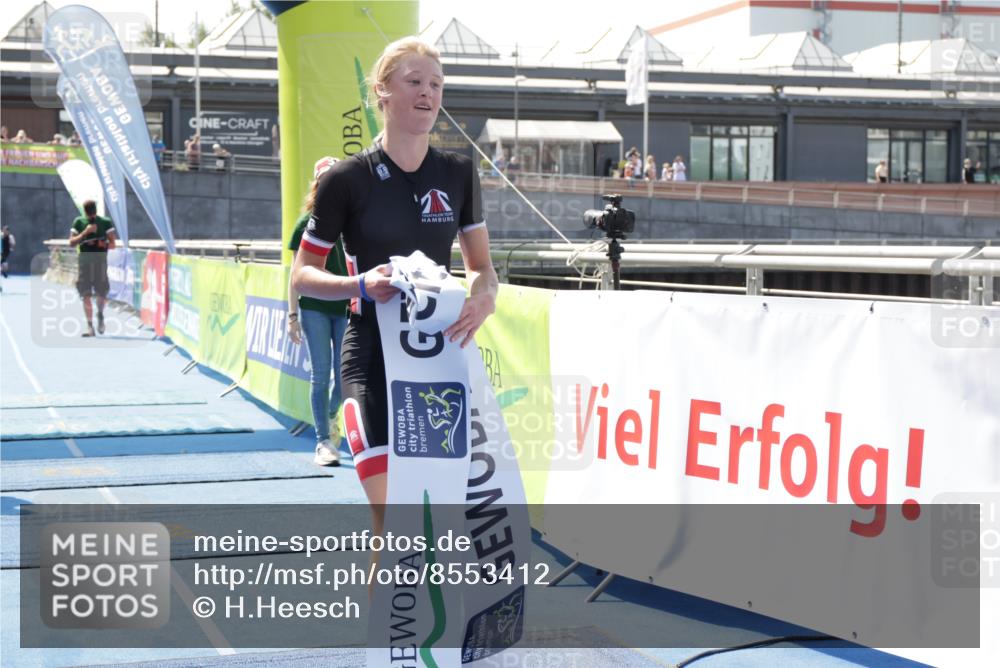 10.08.2025 - GEWOBA Citytriathlon Bremen H.Heesch http://msf.ph/oto/8553412 10.08.2025 13:58:25 Ziel 916 meine-sportfotos.de