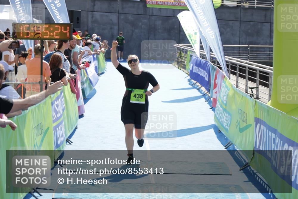 10.08.2025 - GEWOBA Citytriathlon Bremen H.Heesch http://msf.ph/oto/8553413 10.08.2025 15:45:28 Ziel 438 meine-sportfotos.de