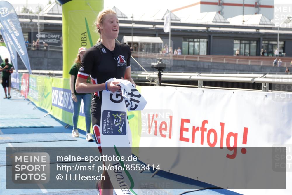 10.08.2025 - GEWOBA Citytriathlon Bremen H.Heesch http://msf.ph/oto/8553414 10.08.2025 13:58:26 Ziel 916 meine-sportfotos.de