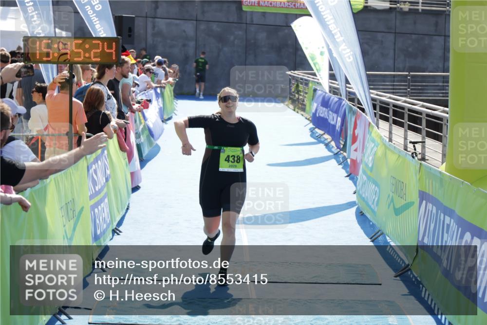 10.08.2025 - GEWOBA Citytriathlon Bremen H.Heesch http://msf.ph/oto/8553415 10.08.2025 15:45:28 Ziel 438 meine-sportfotos.de