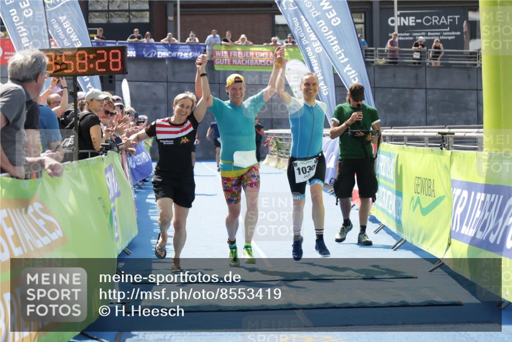 10.08.2025 - GEWOBA Citytriathlon Bremen H.Heesch http://msf.ph/oto/8553419 10.08.2025 13:58:32 Ziel 665, 1030 meine-sportfotos.de