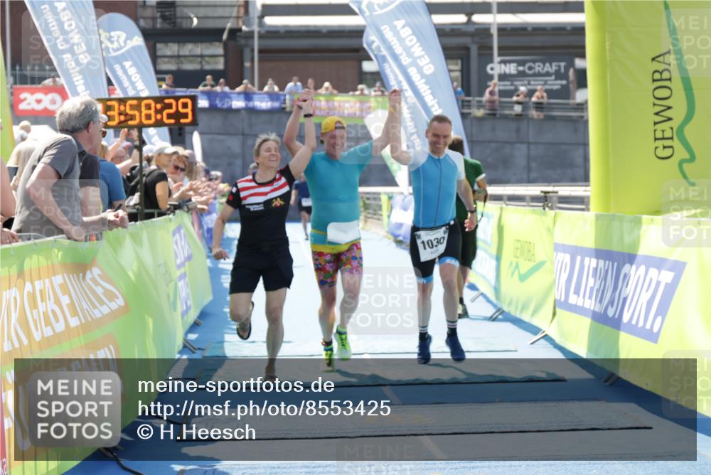 10.08.2025 - GEWOBA Citytriathlon Bremen H.Heesch http://msf.ph/oto/8553425 10.08.2025 13:58:32 Ziel 665, 1030 meine-sportfotos.de