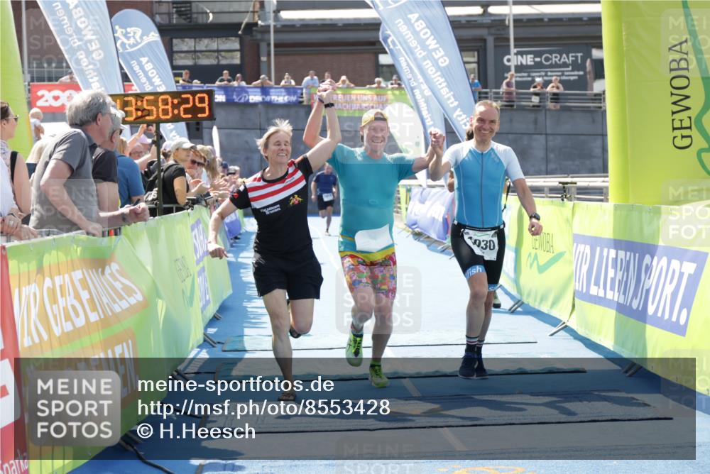 10.08.2025 - GEWOBA Citytriathlon Bremen H.Heesch http://msf.ph/oto/8553428 10.08.2025 13:58:33 Ziel 665, 1013, 1030 meine-sportfotos.de