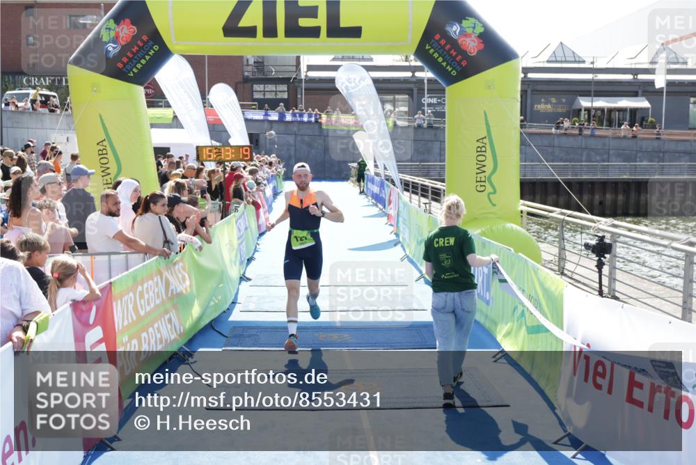 10.08.2025 - GEWOBA Citytriathlon Bremen H.Heesch http://msf.ph/oto/8553431 10.08.2025 15:13:23 Ziel 127 meine-sportfotos.de