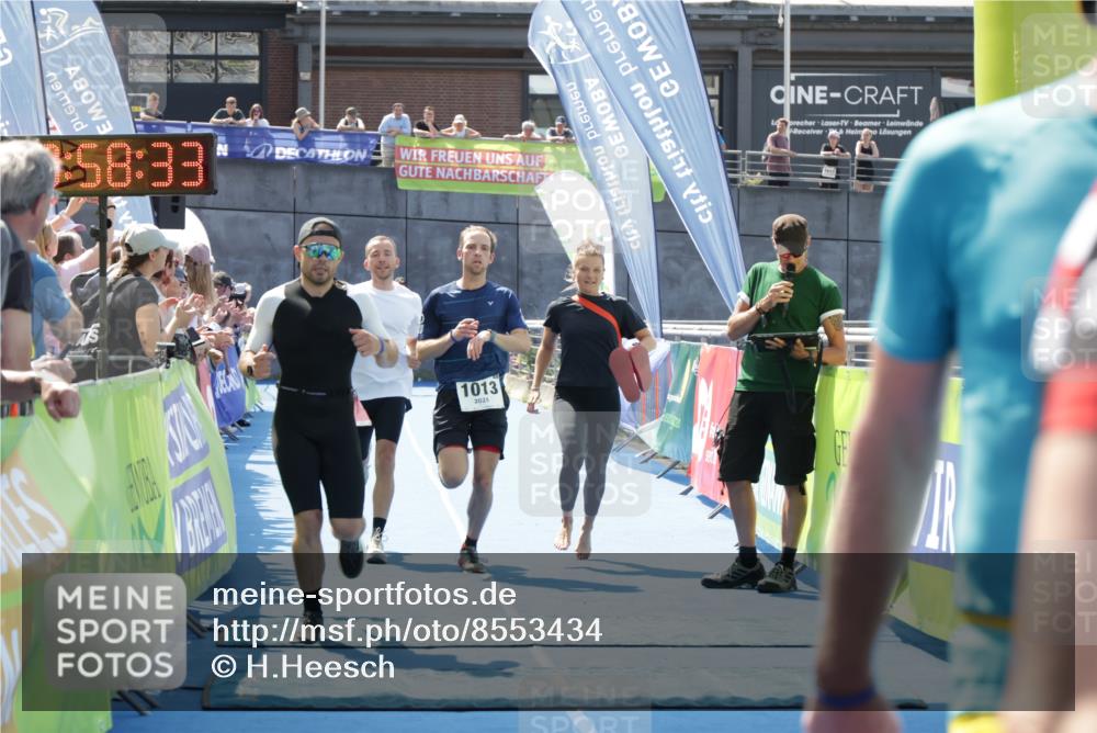 10.08.2025 - GEWOBA Citytriathlon Bremen H.Heesch http://msf.ph/oto/8553434 10.08.2025 13:58:36 Ziel 665, 1013, 1030 meine-sportfotos.de