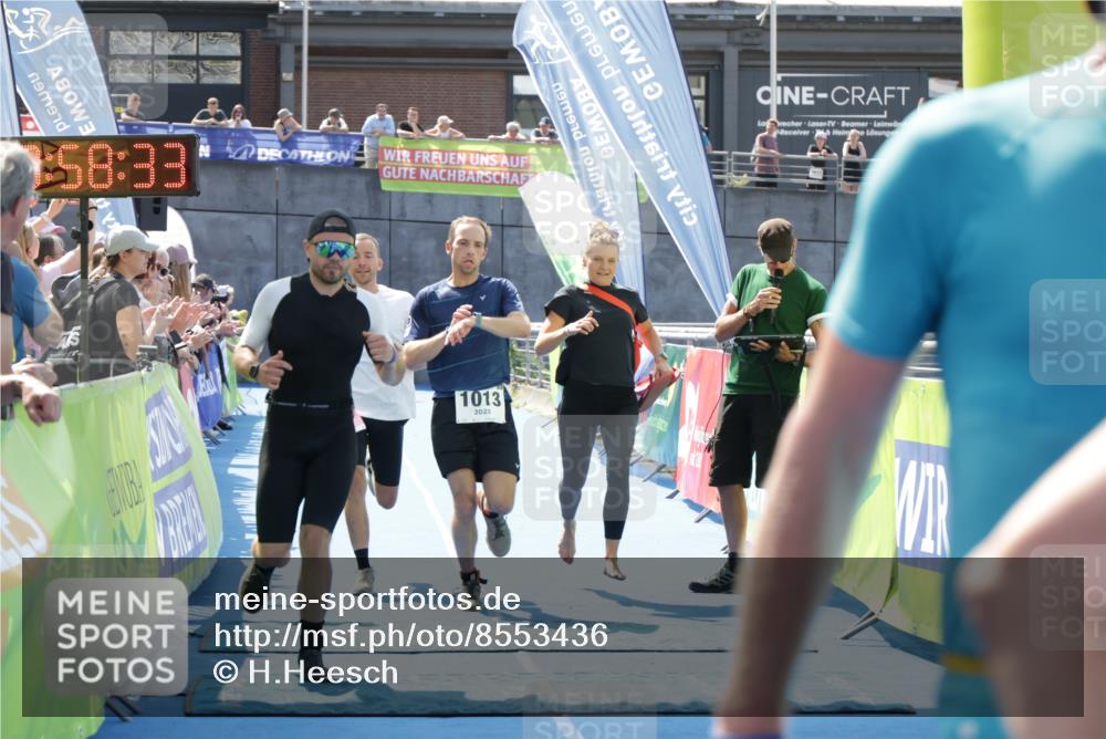 10.08.2025 - GEWOBA Citytriathlon Bremen H.Heesch http://msf.ph/oto/8553436 10.08.2025 13:58:37 Ziel 665, 1013, 1030 meine-sportfotos.de