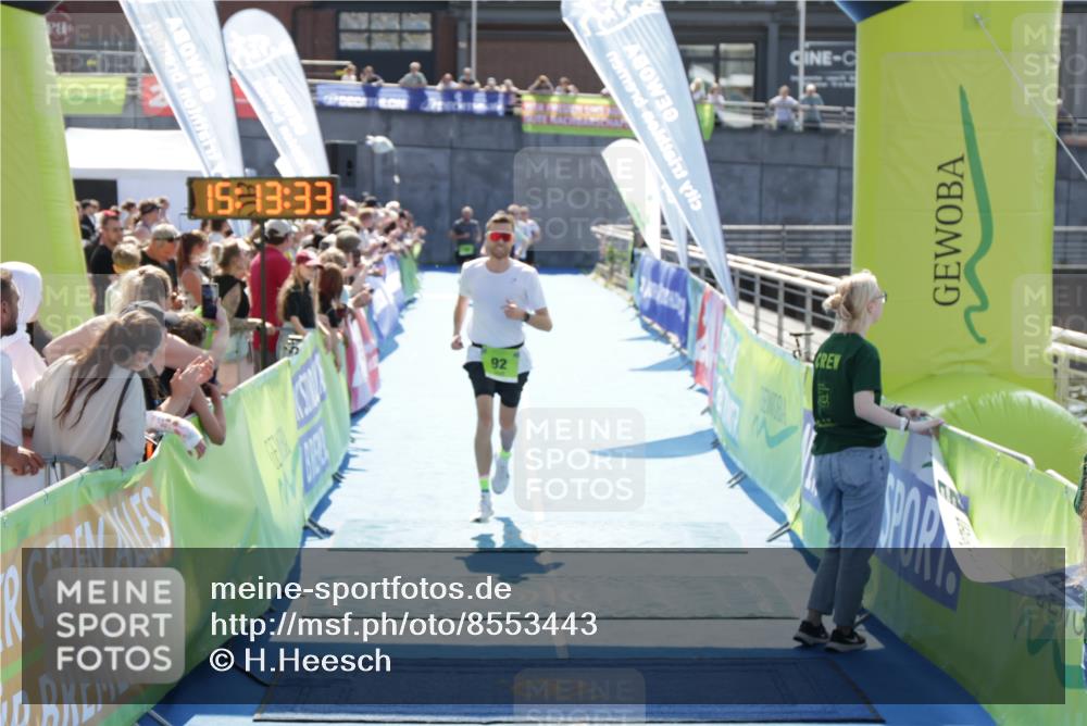 10.08.2025 - GEWOBA Citytriathlon Bremen H.Heesch http://msf.ph/oto/8553443 10.08.2025 15:13:37 Ziel 92, 116 meine-sportfotos.de