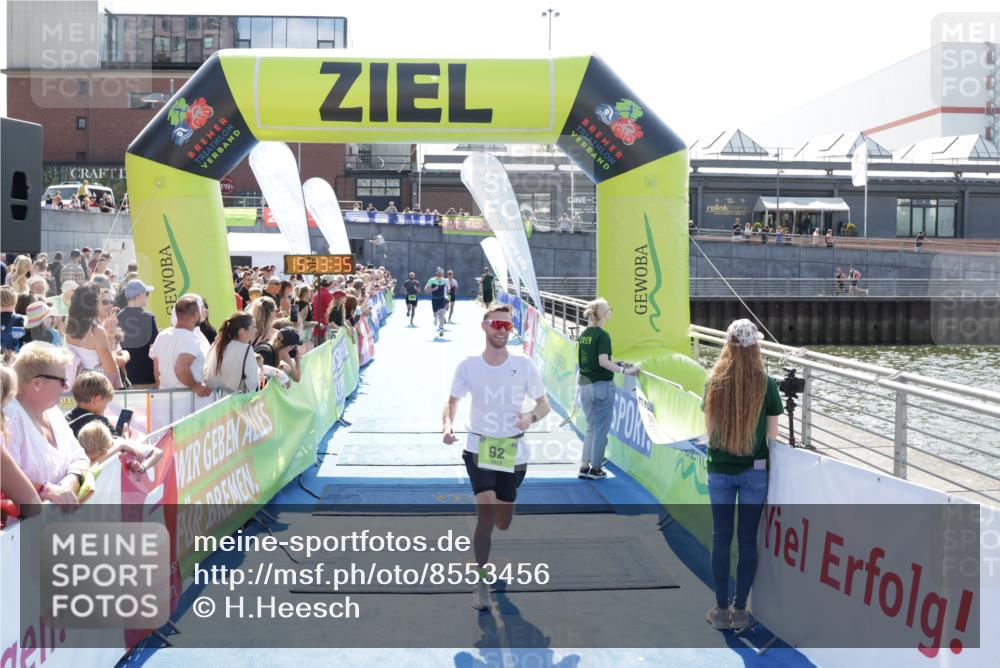 10.08.2025 - GEWOBA Citytriathlon Bremen H.Heesch http://msf.ph/oto/8553456 10.08.2025 15:13:39 Ziel 62, 92, 116, 146, 255 meine-sportfotos.de