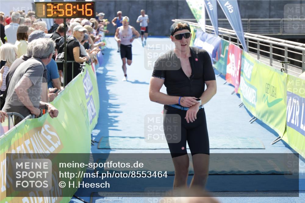 10.08.2025 - GEWOBA Citytriathlon Bremen H.Heesch http://msf.ph/oto/8553464 10.08.2025 13:58:49 Ziel 703, 713 meine-sportfotos.de