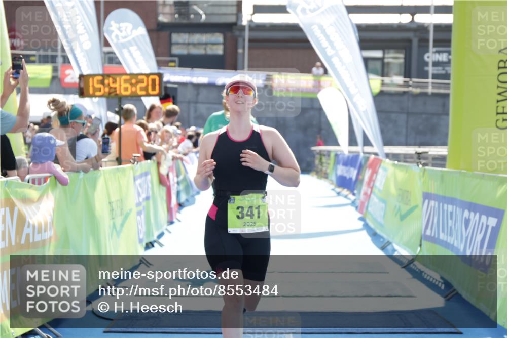 10.08.2025 - GEWOBA Citytriathlon Bremen H.Heesch http://msf.ph/oto/8553484 10.08.2025 15:46:24 Ziel 206, 341 meine-sportfotos.de