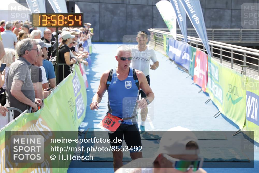 10.08.2025 - GEWOBA Citytriathlon Bremen H.Heesch http://msf.ph/oto/8553492 10.08.2025 13:58:58 Ziel 713, 851, 879 meine-sportfotos.de