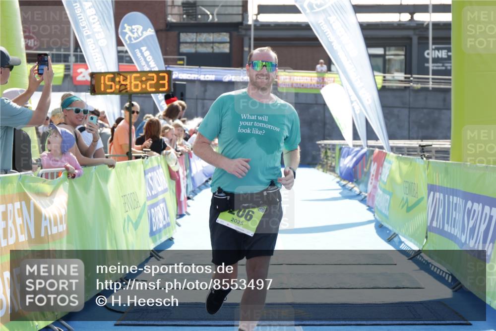 10.08.2025 - GEWOBA Citytriathlon Bremen H.Heesch http://msf.ph/oto/8553497 10.08.2025 15:46:27 Ziel 206, 341 meine-sportfotos.de