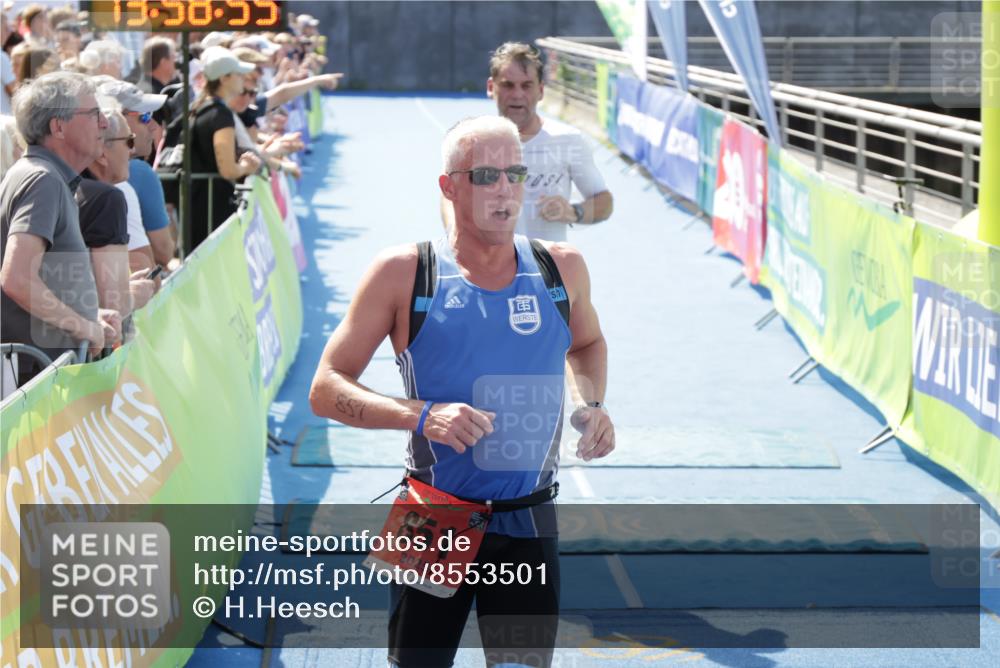 10.08.2025 - GEWOBA Citytriathlon Bremen H.Heesch http://msf.ph/oto/8553501 10.08.2025 13:58:59 Ziel 713, 851, 879 meine-sportfotos.de
