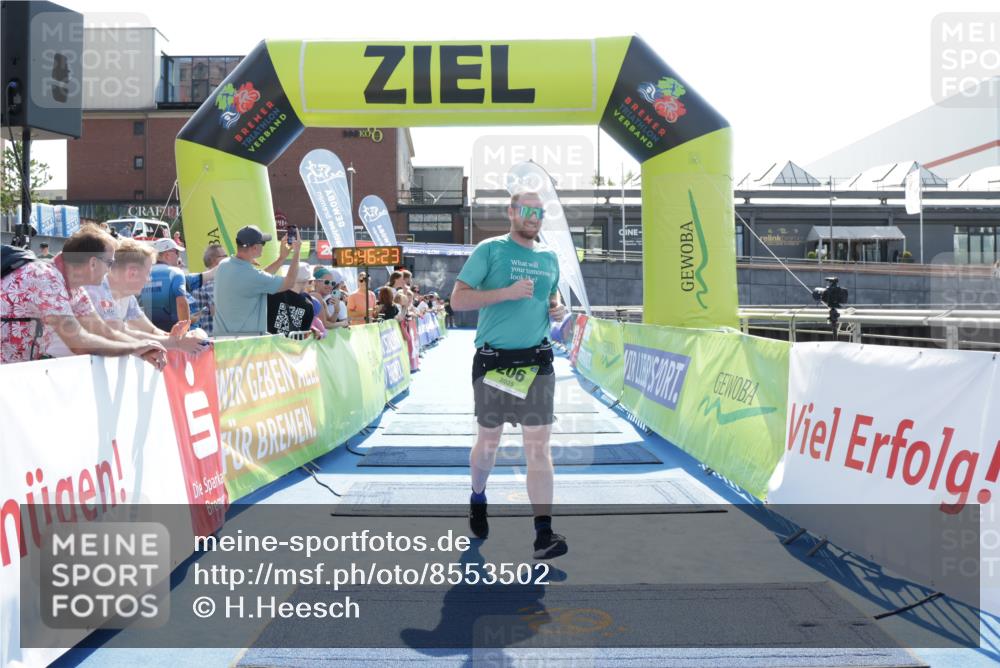 10.08.2025 - GEWOBA Citytriathlon Bremen H.Heesch http://msf.ph/oto/8553502 10.08.2025 15:46:27 Ziel 206, 341 meine-sportfotos.de