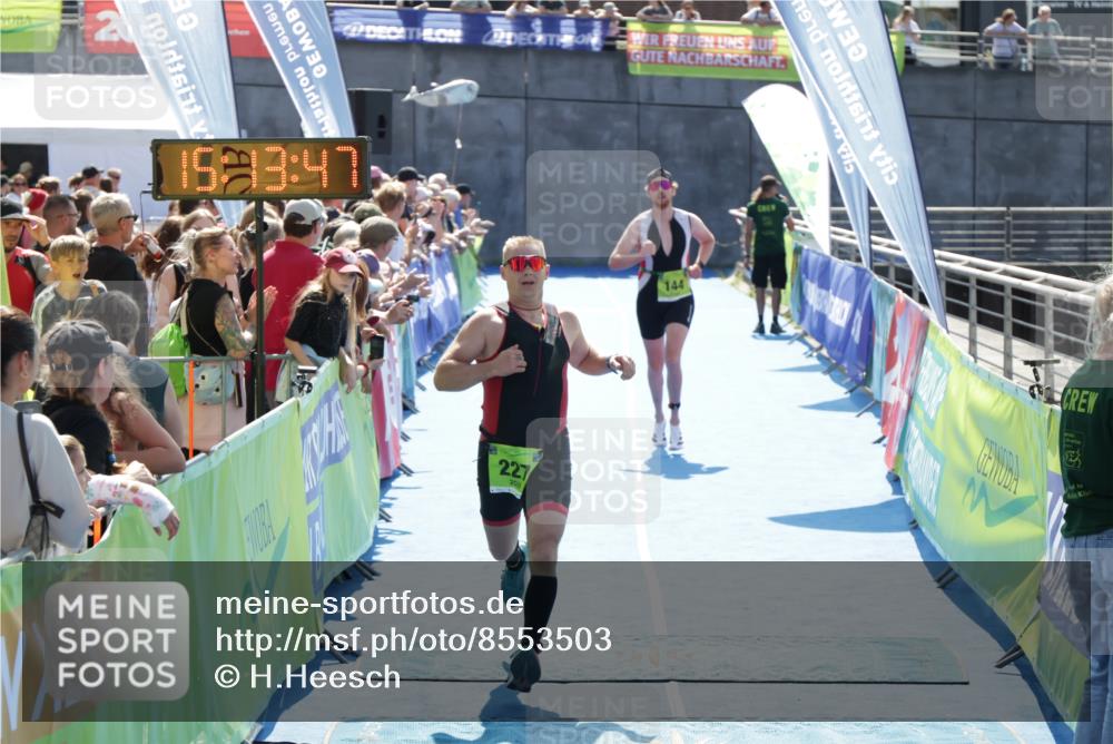 10.08.2025 - GEWOBA Citytriathlon Bremen H.Heesch http://msf.ph/oto/8553503 10.08.2025 15:13:51 Ziel 62, 144, 146, 227, 255 meine-sportfotos.de