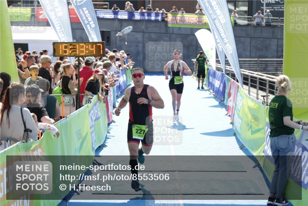 10.08.2025 - GEWOBA Citytriathlon Bremen H.Heesch http://msf.ph/oto/8553506 10.08.2025 15:13:51 Ziel 62, 144, 146, 227, 255 meine-sportfotos.de