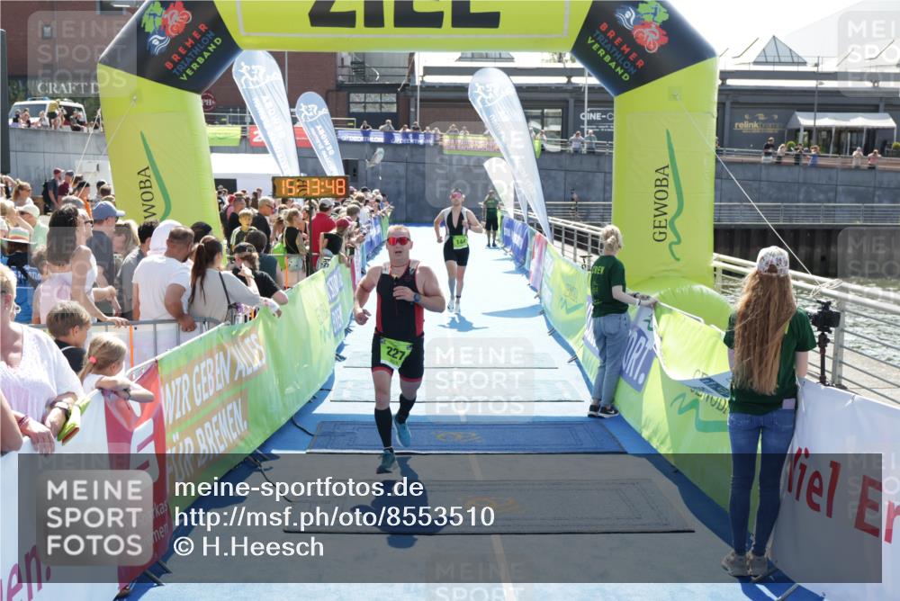 10.08.2025 - GEWOBA Citytriathlon Bremen H.Heesch http://msf.ph/oto/8553510 10.08.2025 15:13:52 Ziel 144, 227 meine-sportfotos.de
