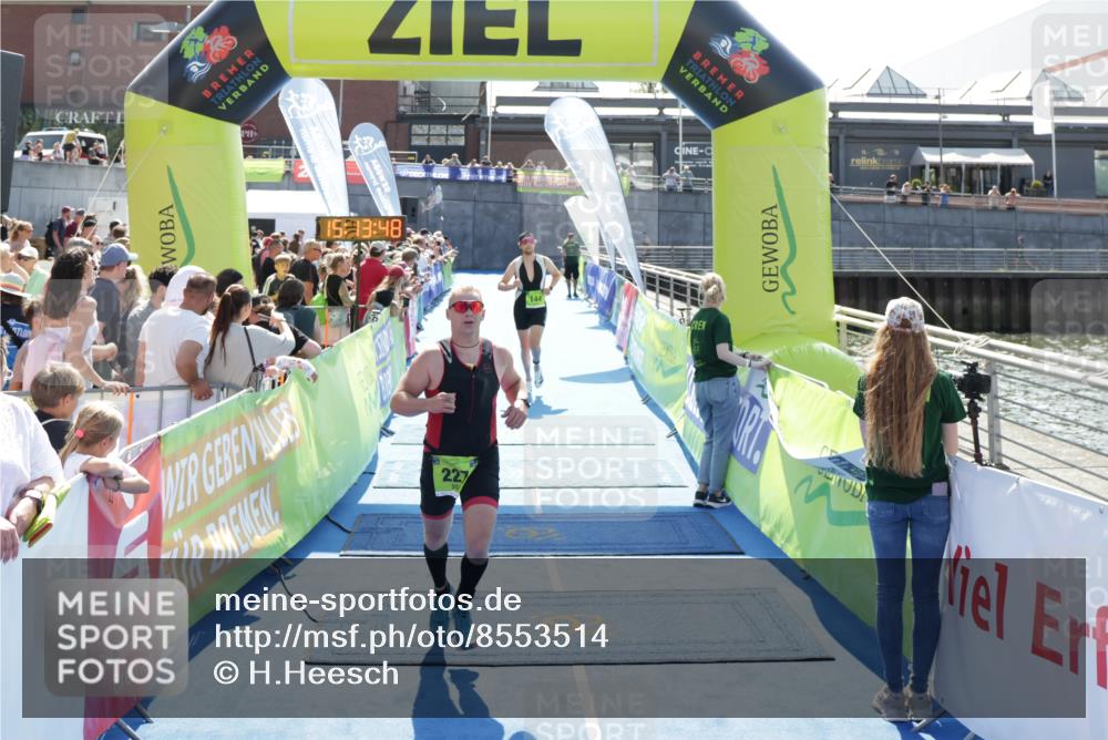 10.08.2025 - GEWOBA Citytriathlon Bremen H.Heesch http://msf.ph/oto/8553514 10.08.2025 15:13:52 Ziel 144, 227 meine-sportfotos.de