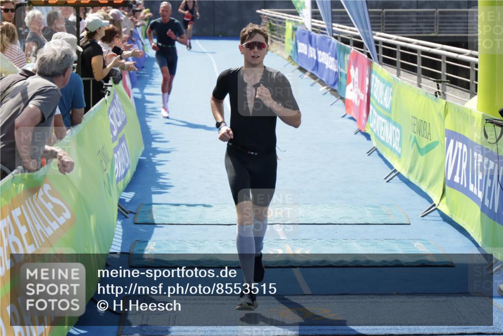 10.08.2025 - GEWOBA Citytriathlon Bremen H.Heesch http://msf.ph/oto/8553515 10.08.2025 13:59:28 Ziel 650, 855 meine-sportfotos.de