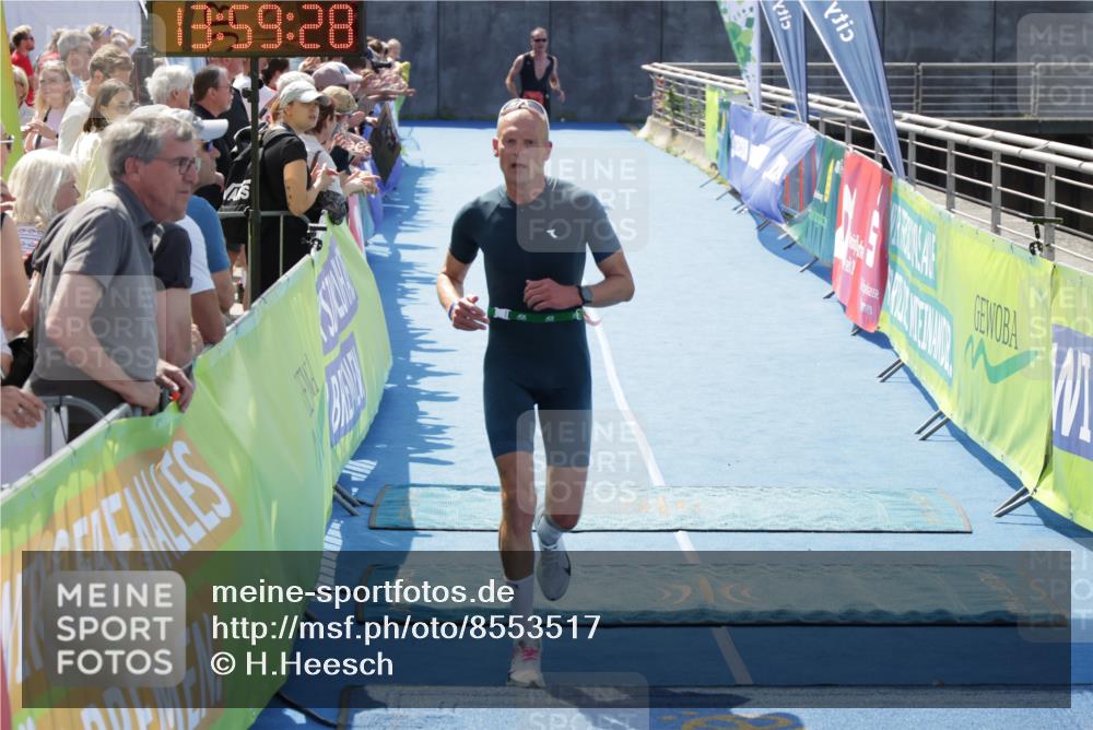 10.08.2025 - GEWOBA Citytriathlon Bremen H.Heesch http://msf.ph/oto/8553517 10.08.2025 13:59:31 Ziel 650, 855 meine-sportfotos.de