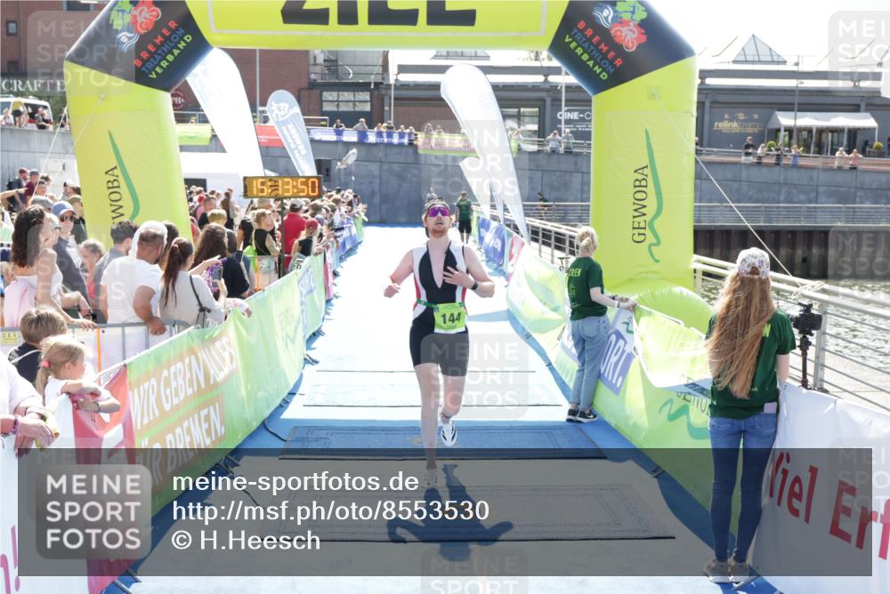 10.08.2025 - GEWOBA Citytriathlon Bremen H.Heesch http://msf.ph/oto/8553530 10.08.2025 15:13:54 Ziel 144, 227 meine-sportfotos.de