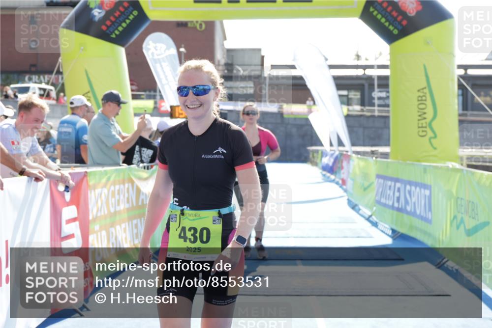 10.08.2025 - GEWOBA Citytriathlon Bremen H.Heesch http://msf.ph/oto/8553531 10.08.2025 15:46:39 Ziel 412, 430 meine-sportfotos.de