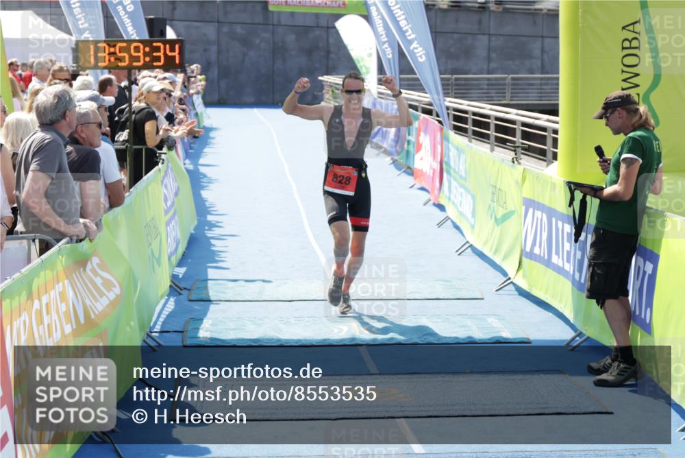 10.08.2025 - GEWOBA Citytriathlon Bremen H.Heesch http://msf.ph/oto/8553535 10.08.2025 13:59:37 Ziel 650, 828, 855 meine-sportfotos.de