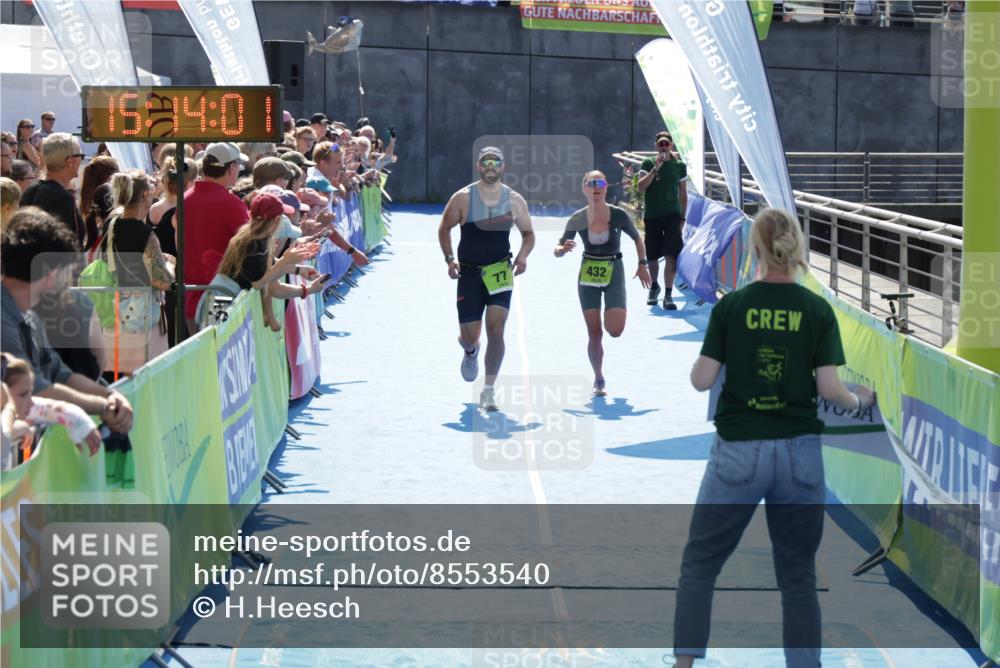 10.08.2025 - GEWOBA Citytriathlon Bremen H.Heesch http://msf.ph/oto/8553540 10.08.2025 15:14:05 Ziel 77, 432 meine-sportfotos.de
