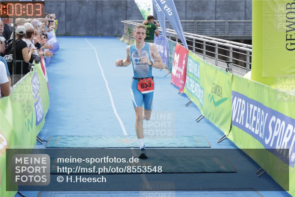 10.08.2025 - GEWOBA Citytriathlon Bremen H.Heesch http://msf.ph/oto/8553548 10.08.2025 14:00:07 Ziel 633 meine-sportfotos.de