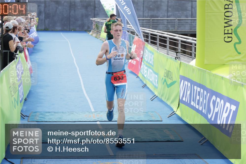 10.08.2025 - GEWOBA Citytriathlon Bremen H.Heesch http://msf.ph/oto/8553551 10.08.2025 14:00:07 Ziel 633 meine-sportfotos.de