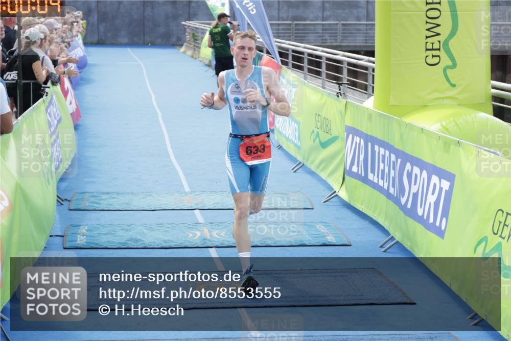10.08.2025 - GEWOBA Citytriathlon Bremen H.Heesch http://msf.ph/oto/8553555 10.08.2025 14:00:07 Ziel 633 meine-sportfotos.de