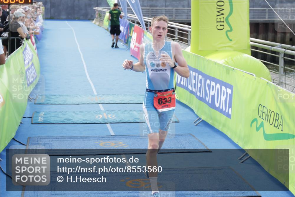 10.08.2025 - GEWOBA Citytriathlon Bremen H.Heesch http://msf.ph/oto/8553560 10.08.2025 14:00:08 Ziel 633 meine-sportfotos.de