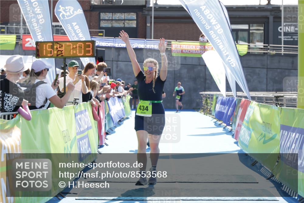 10.08.2025 - GEWOBA Citytriathlon Bremen H.Heesch http://msf.ph/oto/8553568 10.08.2025 15:47:07 Ziel 434, 437 meine-sportfotos.de