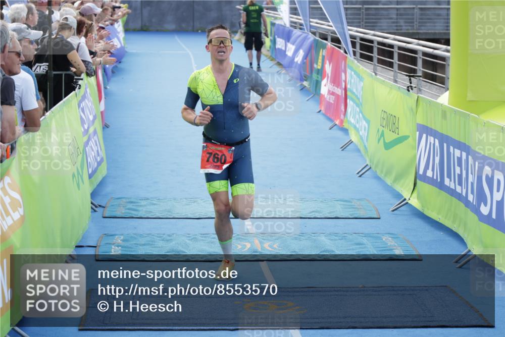 10.08.2025 - GEWOBA Citytriathlon Bremen H.Heesch http://msf.ph/oto/8553570 10.08.2025 14:00:26 Ziel 760 meine-sportfotos.de