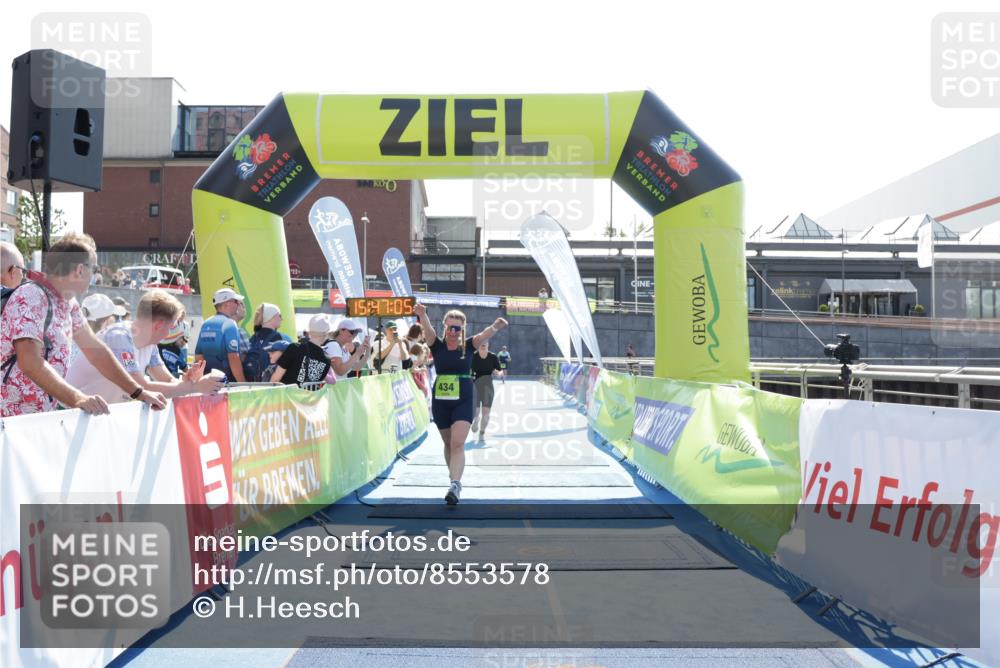 10.08.2025 - GEWOBA Citytriathlon Bremen H.Heesch http://msf.ph/oto/8553578 10.08.2025 15:47:09 Ziel 434, 437 meine-sportfotos.de