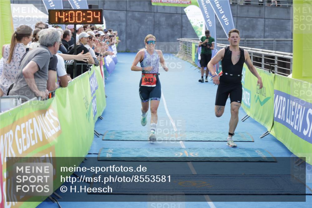10.08.2025 - GEWOBA Citytriathlon Bremen H.Heesch http://msf.ph/oto/8553581 10.08.2025 14:00:37 Ziel 641, 943 meine-sportfotos.de