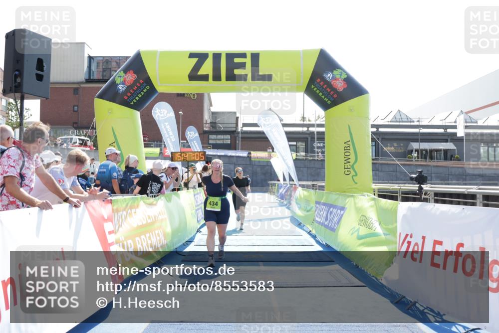 10.08.2025 - GEWOBA Citytriathlon Bremen H.Heesch http://msf.ph/oto/8553583 10.08.2025 15:47:09 Ziel 434, 437 meine-sportfotos.de