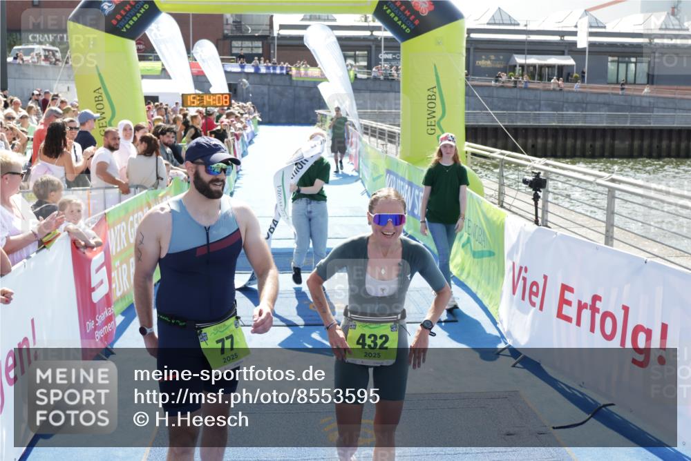 10.08.2025 - GEWOBA Citytriathlon Bremen H.Heesch http://msf.ph/oto/8553595 10.08.2025 15:14:12 Ziel 77, 432 meine-sportfotos.de