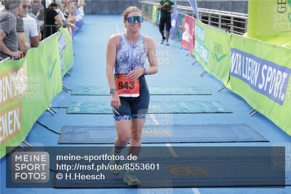 10.08.2025 - GEWOBA Citytriathlon Bremen H.Heesch http://msf.ph/oto/8553601 10.08.2025 14:00:40 Ziel 641, 943 meine-sportfotos.de