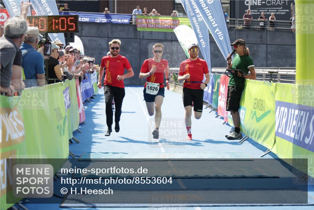 10.08.2025 - GEWOBA Citytriathlon Bremen H.Heesch http://msf.ph/oto/8553604 10.08.2025 14:01:09 Ziel 1026 meine-sportfotos.de