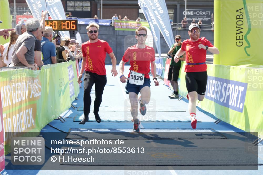 10.08.2025 - GEWOBA Citytriathlon Bremen H.Heesch http://msf.ph/oto/8553613 10.08.2025 14:01:10 Ziel 565, 1026 meine-sportfotos.de