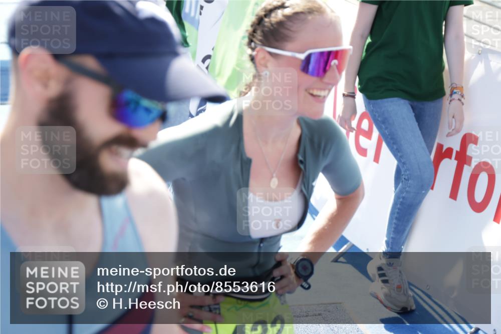 10.08.2025 - GEWOBA Citytriathlon Bremen H.Heesch http://msf.ph/oto/8553616 10.08.2025 15:14:14 Ziel 77, 432 meine-sportfotos.de