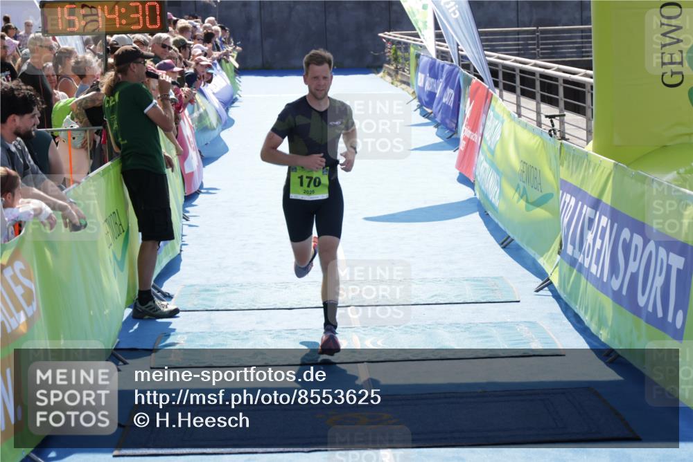 10.08.2025 - GEWOBA Citytriathlon Bremen H.Heesch http://msf.ph/oto/8553625 10.08.2025 15:14:34 Ziel 170 meine-sportfotos.de