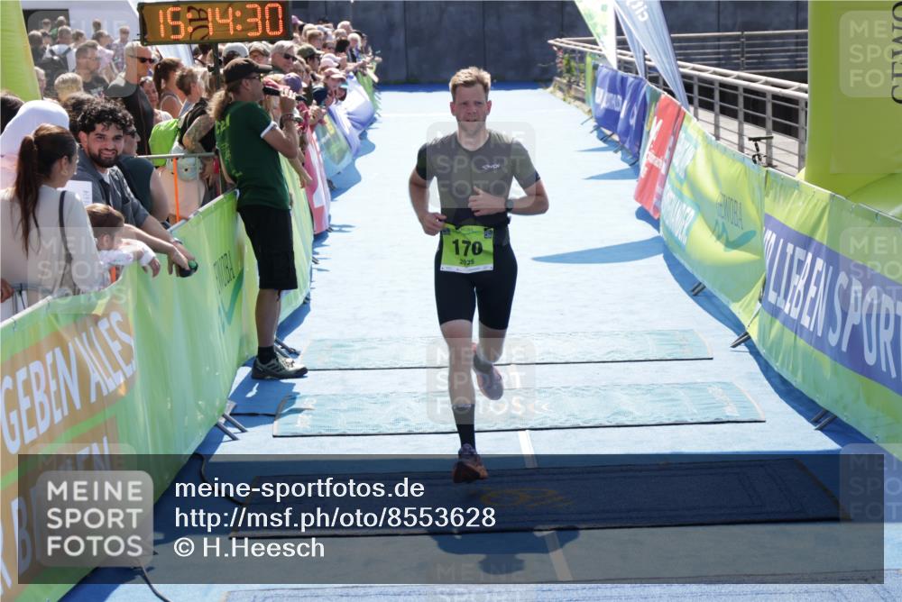 10.08.2025 - GEWOBA Citytriathlon Bremen H.Heesch http://msf.ph/oto/8553628 10.08.2025 15:14:34 Ziel 170 meine-sportfotos.de