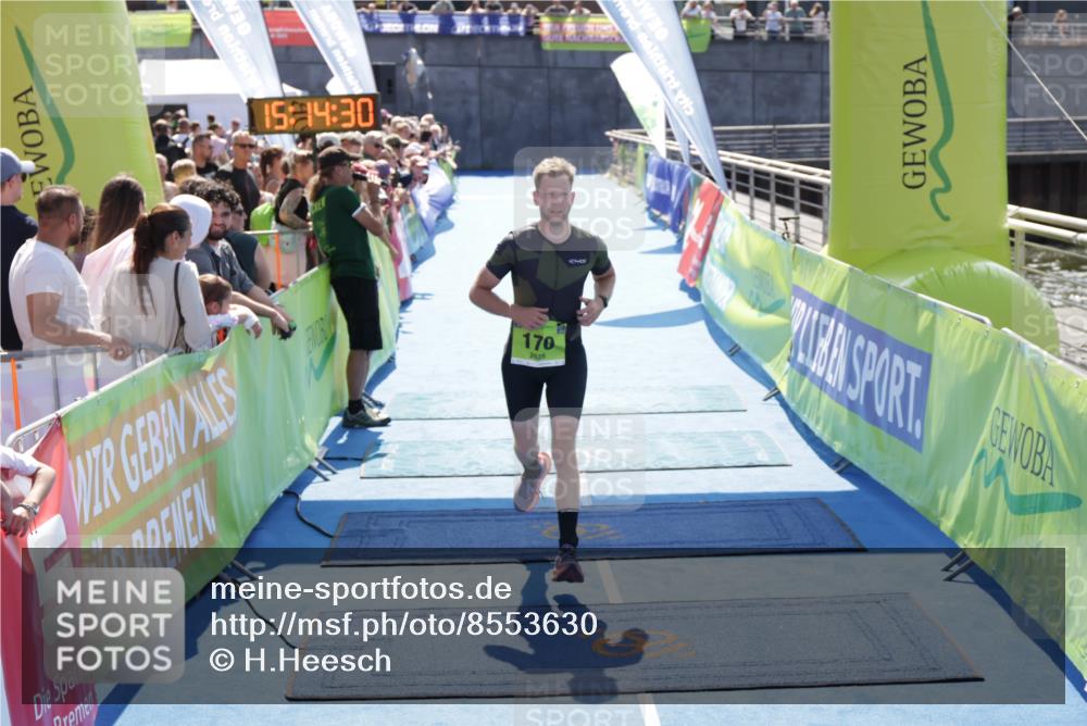 10.08.2025 - GEWOBA Citytriathlon Bremen H.Heesch http://msf.ph/oto/8553630 10.08.2025 15:14:34 Ziel 170 meine-sportfotos.de
