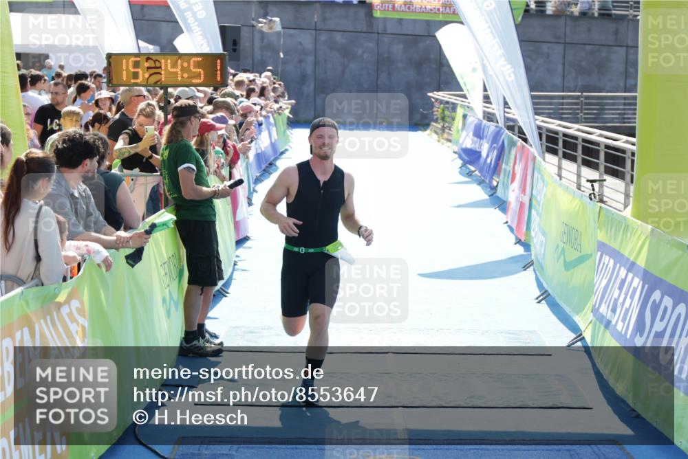 10.08.2025 - GEWOBA Citytriathlon Bremen H.Heesch http://msf.ph/oto/8553647 10.08.2025 15:14:55 Ziel 48 meine-sportfotos.de