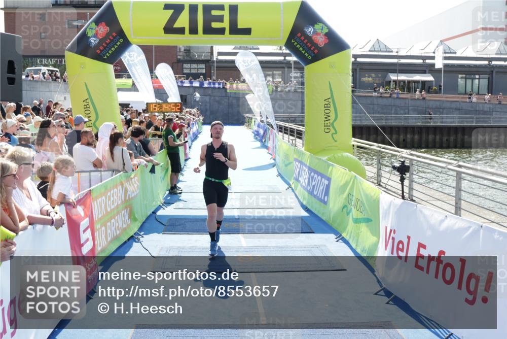 10.08.2025 - GEWOBA Citytriathlon Bremen H.Heesch http://msf.ph/oto/8553657 10.08.2025 15:14:56 Ziel 48 meine-sportfotos.de