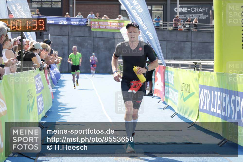 10.08.2025 - GEWOBA Citytriathlon Bremen H.Heesch http://msf.ph/oto/8553658 10.08.2025 14:01:43 Ziel 846, 889 meine-sportfotos.de